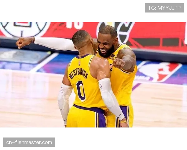 教练变动：费城飞人队解雇主教练约翰·托托雷拉